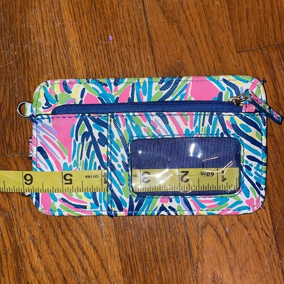 Lilly Pulitzer phone wallet Crossbody chain - Picture 5 of 11
